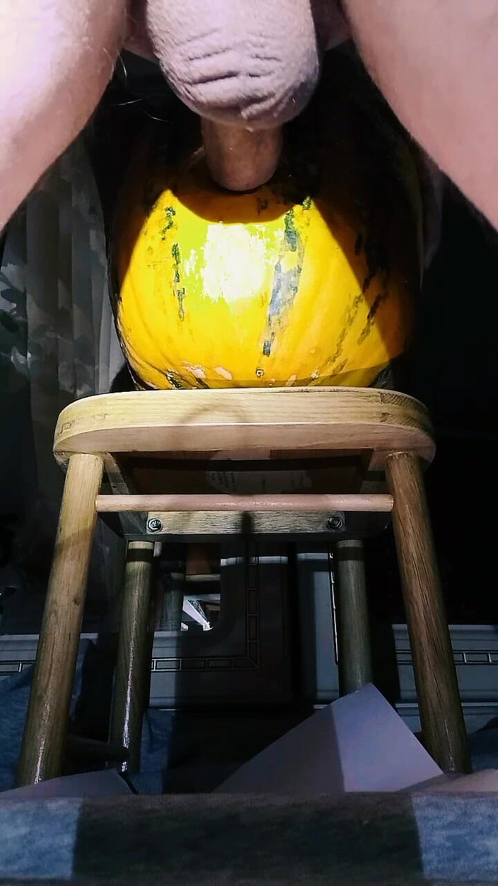 White Ukrainian Dick: Adoro le zucche del cazzo!