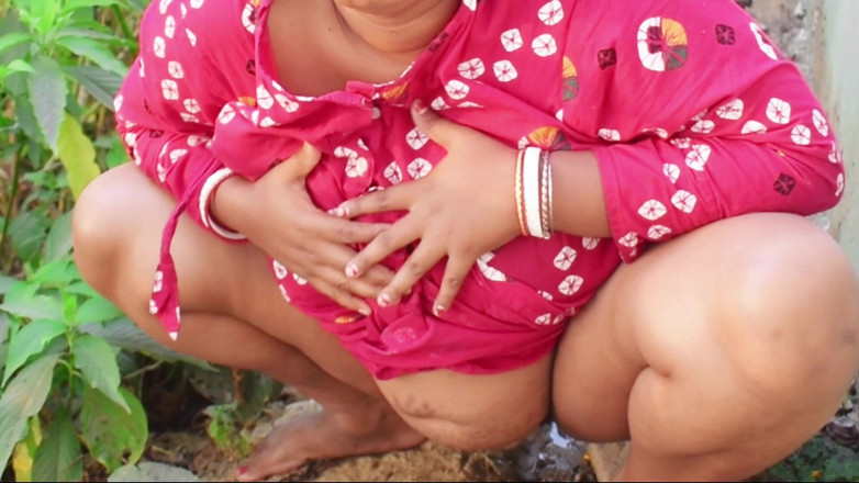 Puja_bhabhi0: Desi Village Bhabhi Outdoor Squirting Sex Video Bhabhi Ki Jungle...