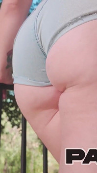 Big Booty Madison Sky studsar för stor svart kuk