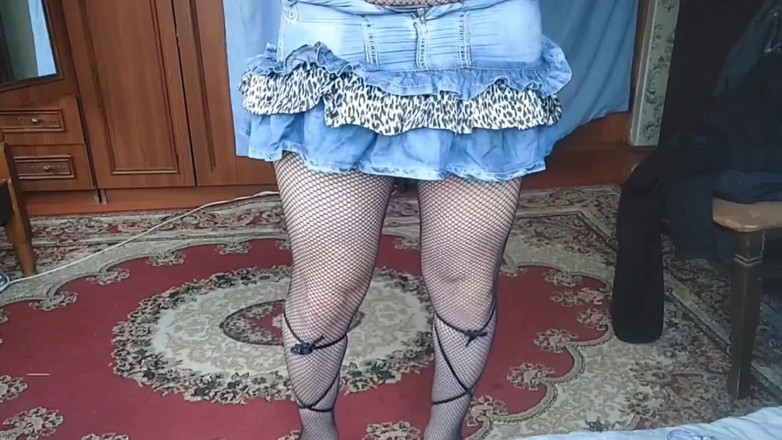 Kitty_Cross: 当你有这样的屁股时，谁需要裤子？