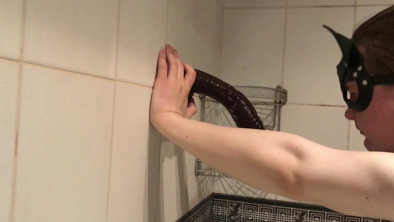 Elise Woods: Il pompino con il dildo della sissy e pratica della...