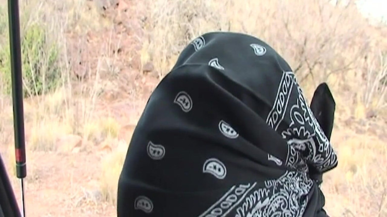 Bangora sluts: Doyumsuz zenci orta yaşlı seksi kadın arabada çılgınca fışkırtıyor