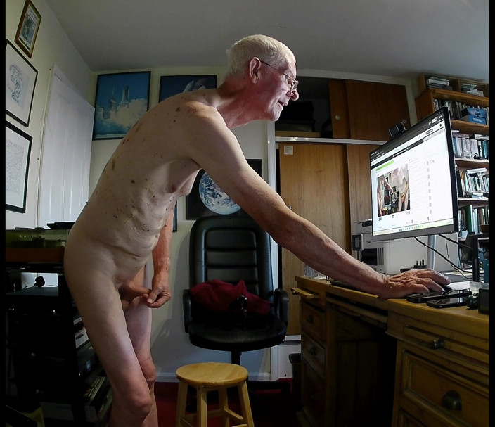 bigears: Live Chat and Cum-show