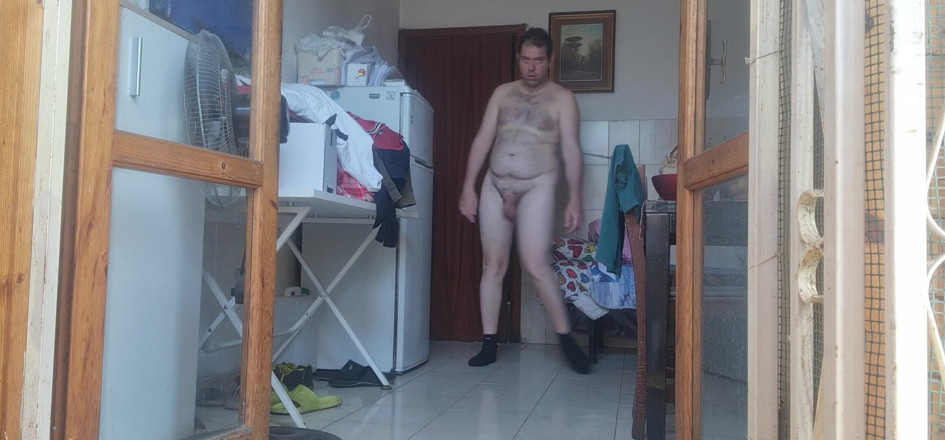 Mirko2589: Chico desnudo en casa