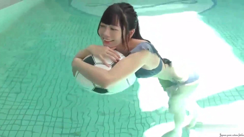 Asian happy ending: หนีคู่ที่สระว่ายน้ำ