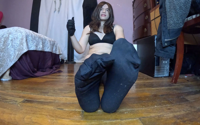 Miss Dimples: What Color Is My Toenails? - Foot JOI