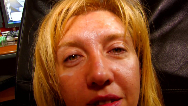 Hot Girlz: Une milf dévergondée supplie des grosses bites et reçoit ce...