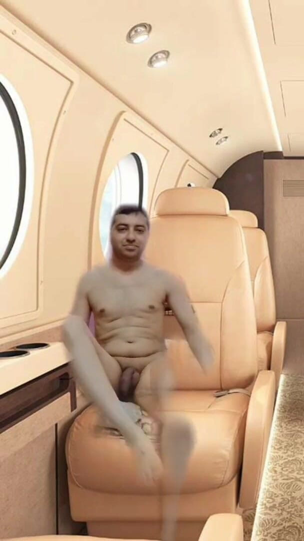Cute & Nude Crossdresser: Naken pojke onani på sätet i det virtuella Air-planet.
