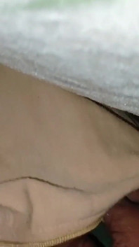 Hotwife dikongkek dan blowjob masa musim sejuk di selimut