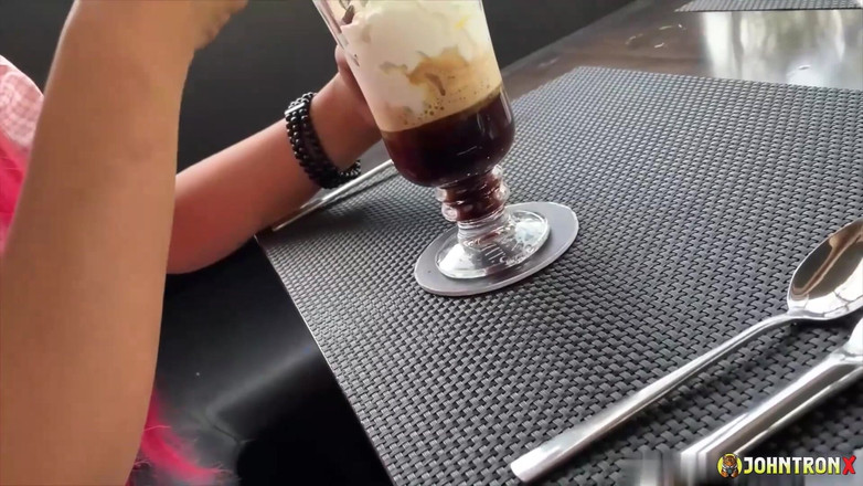 John Tron X: Johntronx - een perfecte Thaise amateur wordt geneukt en gecreampied