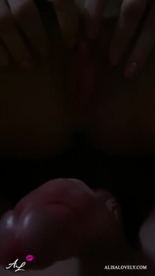 Alisa Lovely: Pompino serale e sesso gentile a casa di una coppia...