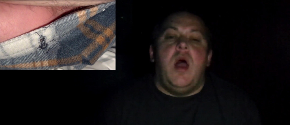 SoftBakedAfterDark: Dotýkám se sama sebe s otevřenými dveřmi: Reagovat