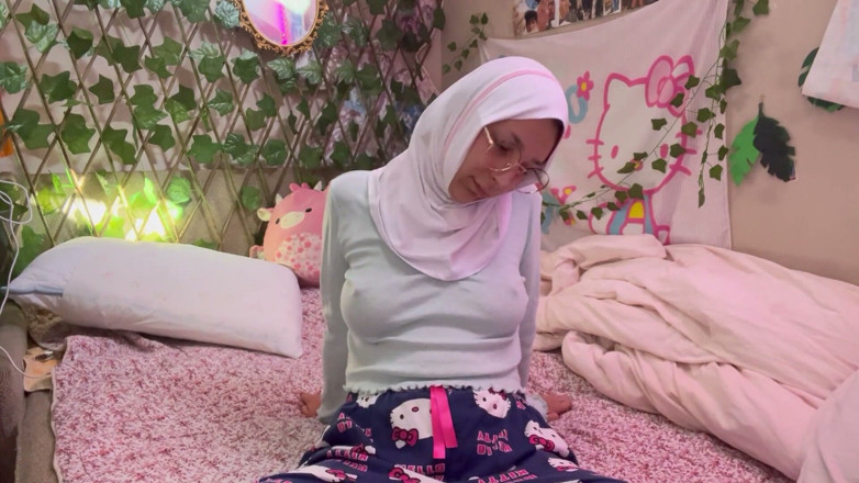 lanalovacutie: Muslim-yoga-in-hijab-day-13