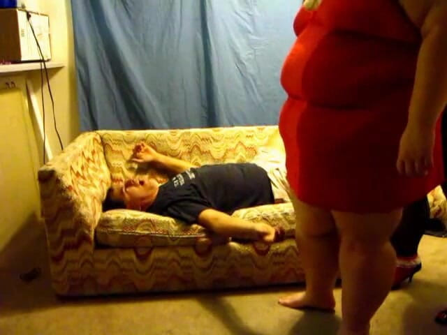 BBW nurse Vicki adventures with friends: Nurse Vicki and Angie in double face sitting squashing video