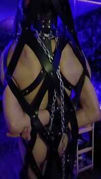 Bondage als een bizarre femdom kerstgift