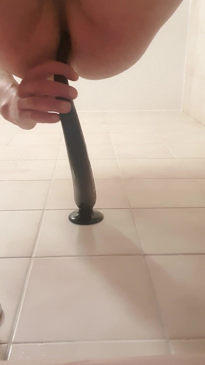 Timmyboy: Timmyboy làm cho dương vật giả 50cm biến mất trong phòng...