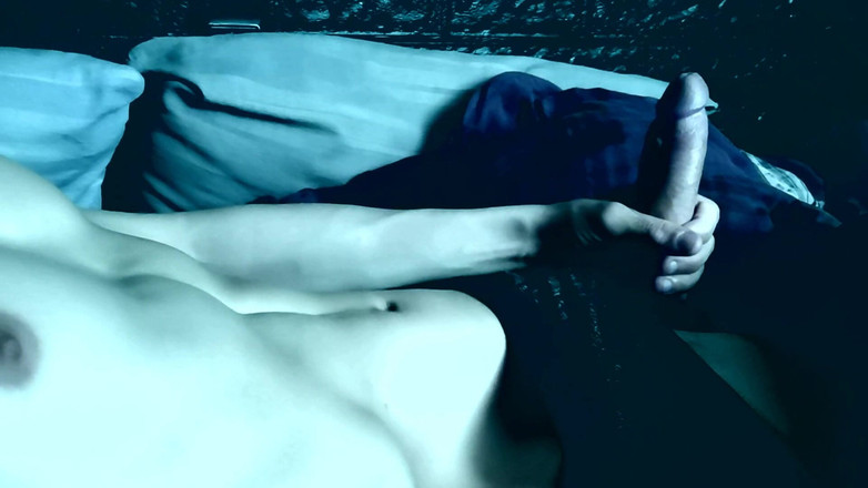 SEXY_GUYBEST: Gemete foarte sexy și masturbare pasională a unui hot!