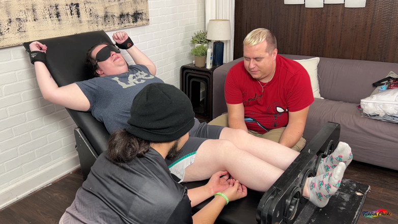 Ticklish Chicks: Tklnurse лоскотали, частина 1