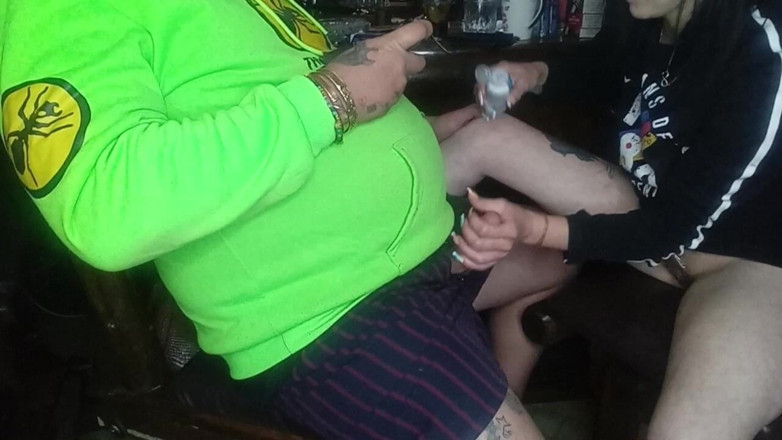 MysticBella: Dándole una paja con su semen sobre mis manos
