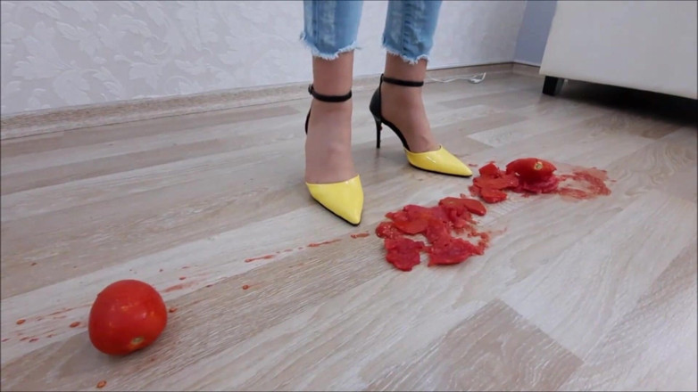 Goddess Lina: Goddess Lina tomatoes crush