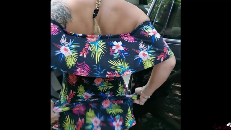 Wet Kelly: Милфа обожает писать в лесу