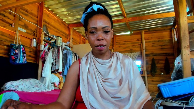 AnalEbony: Gata cu pizda largă, învățând cum să strângi pizda