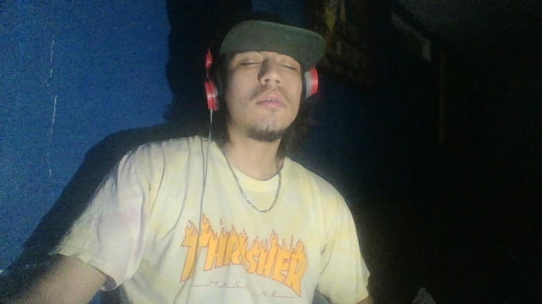 AlexAlejandro13: Trước webcam