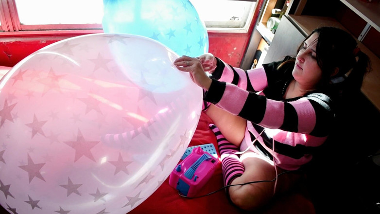 melu_world: Blackpink Cute Ponytails Ride 3 Big Balloons - Bunny Looner
