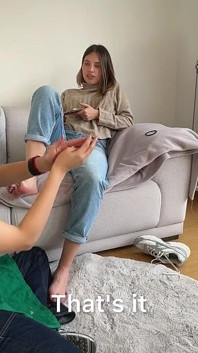 La Vicina Che Finge Sempre Di Voler Essere Lesbica