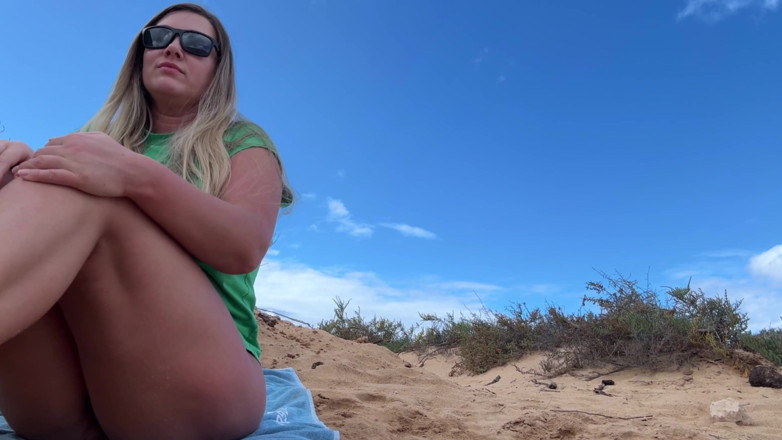 Emma Voyeur: Secretely Pissing and Pussy Masturbation Girl on Public Beach