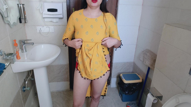 Saarabhabhi6: Indian Kamwali Sex with Boy for Stealing Money From Purse...