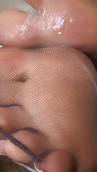 Brązowe rajstopy Footjob