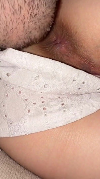Singura șansă de a rămâne o virginitate este să-ți lase băieții să-ți lingă curul și să fie futut în cur după