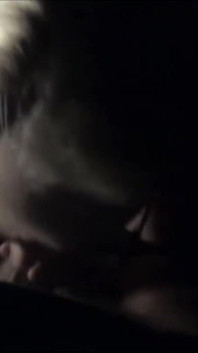 Istri mengisap kontol di lubang kemuliaan