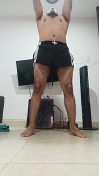 Penisul meu iese în timp ce fac exerciții când port pantaloni scurți