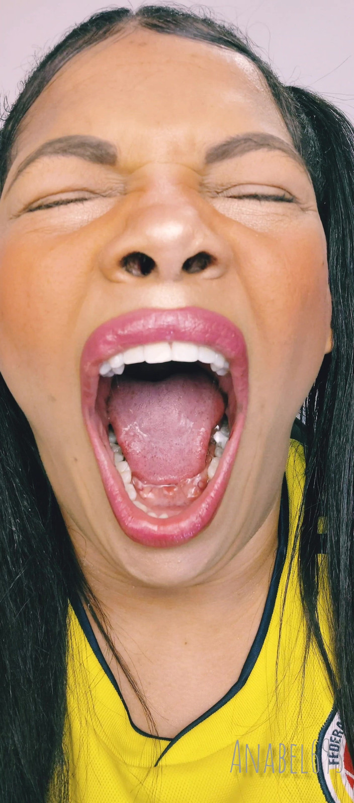 anabel693: Bocejando com minha boca enorme