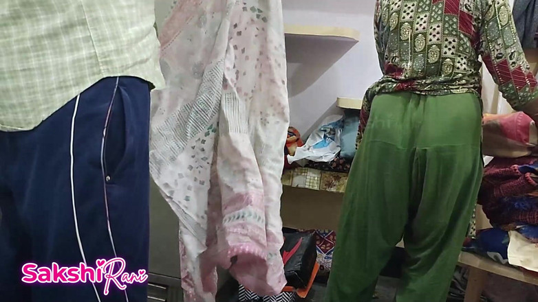 sakshi_raniii: Meine stiefmutter wütend, ich flirte, und stecke dann den finger...