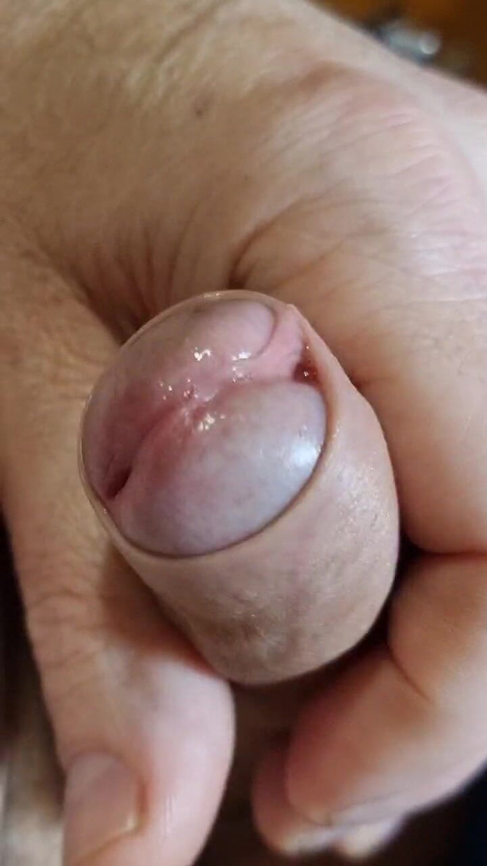 Jordance: Melancap lelaki dengan kepala besar di hadapan kamera