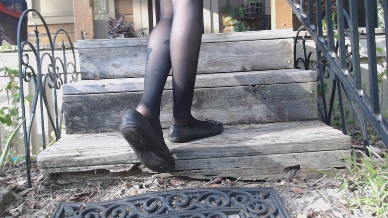 PandoraSG: Düzlerde merdivenlerde açık havada ayakla mastürbasyon