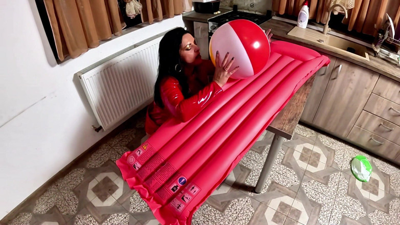 MilfyCalla: Dominant Red Pvc MILF Inflatable Mattress Fetish. Giant Beach Balls,...