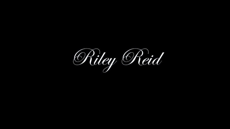 Eros JOI - Liberated Eye: La adorable Riley Reid te da instrucciones para masturbarte