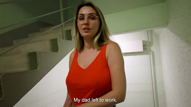 Alina Rai: Mon Dieu, non ! Tu as un mari ! Une maman juteuse...