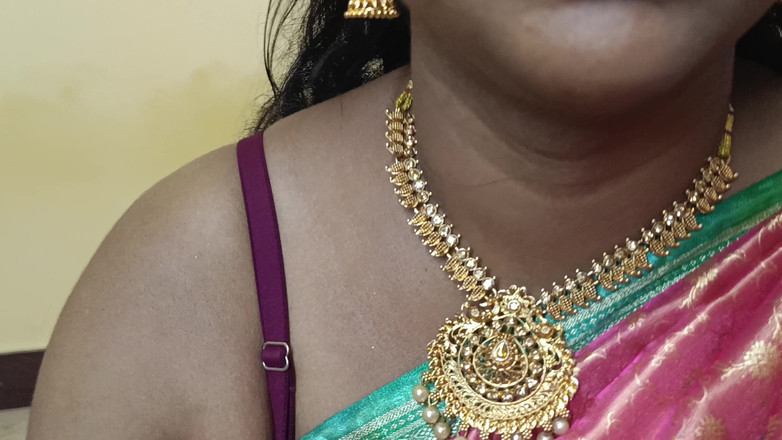 Laxi ammu: Saree nosí manželku v domácnosti