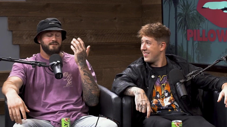 Pillow Talk: Karmen Karma spuit moedermelk in gezicht (mede gehost door Harry Jowsey)