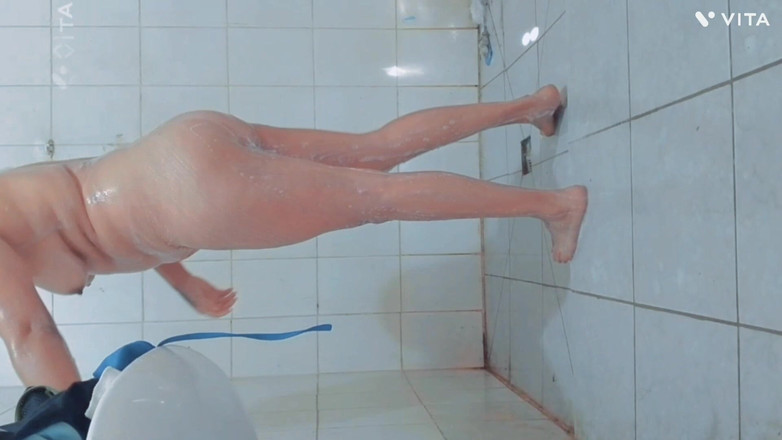 Kamila6922: 내 집 방에서 나를 기다리고 있는 이웃