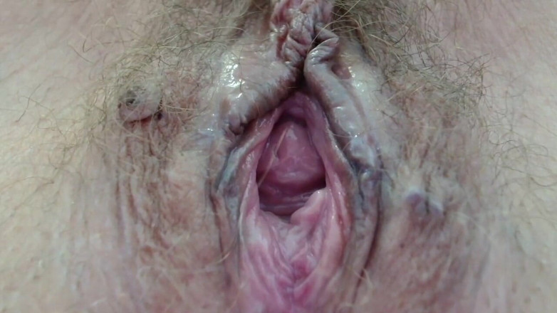 ANGELA_LADY: Die MILf beschloss, Übungen zu machen und ihre haarige fotze wurde...