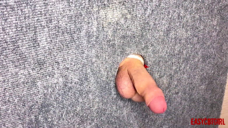 AnnyCandyPainboy: 私はグローリーホールのクローズアップショットを撮りました-奴隷のコックとボールに足をスパンキングします easycbtgirl