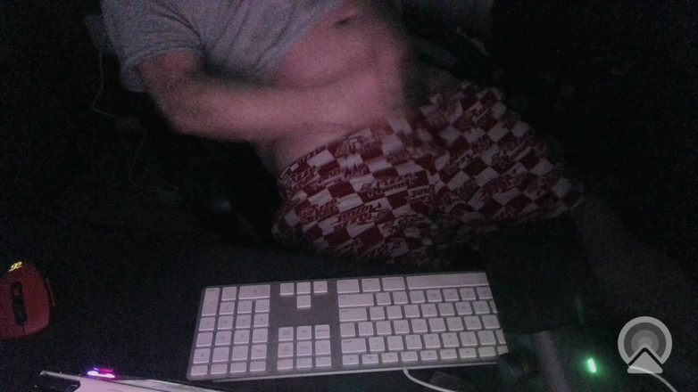 Respawn Daddy: Tachinare cu masturbare de noapte la computerul meu cu camera...