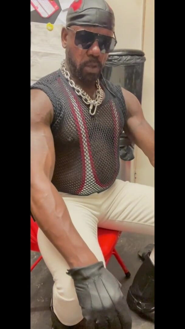 Brodyjayrichardson: Black Bodybuilder Smoking, Posing, Muscle Flexing &amp;.Cumming