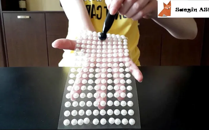 Saegin: 1[ASMR] Scratching rhinestones (no talking)